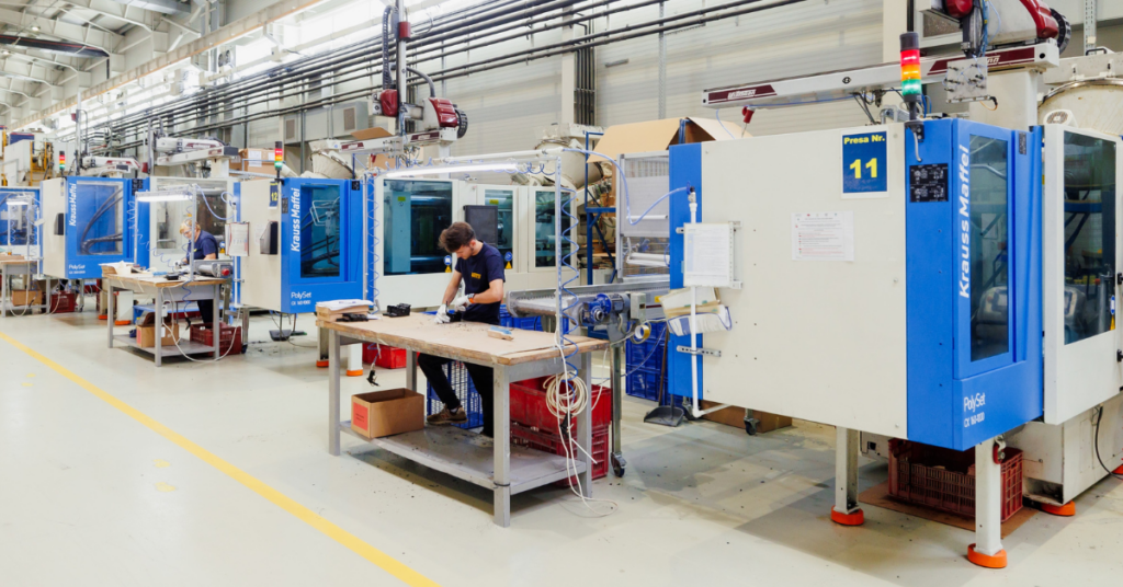 TecTriu - Blog Featured Images - Tecnostamp Triulzi TecTriu Blog Featured Image - How Injection Molding Revolutionizes Plastic Component Manufacturing